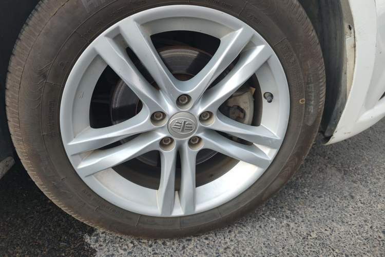 Used Bestune B30 2016 1.6L manual luxury version Right Front Wheel Hub