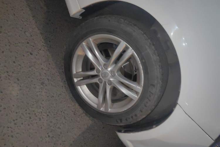 Used Bestune B30 2016 1.6L Automatic Luxury Model Right Front Wheel Hub