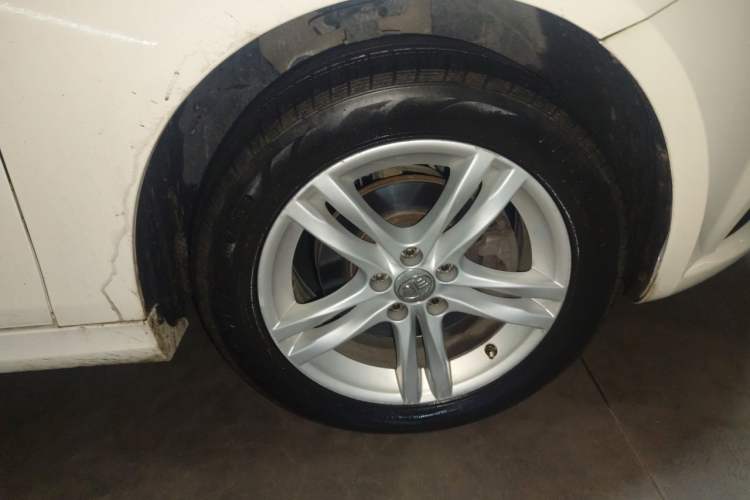 Used Bestune B30 2016 1.6L Automatic Luxury Model Right Front Wheel Hub