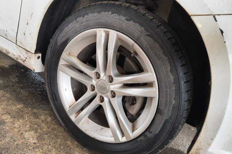 Used Bestune B30 2016 1.6L Automatic Luxury Model Right Front Wheel Hub