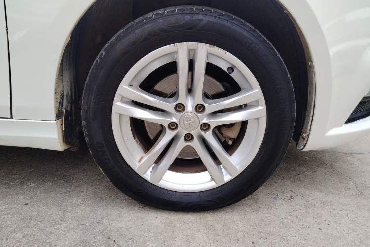 Used Bestune B30 2016 1.6L Automatic Luxury Model Right Front Wheel Hub