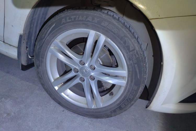 Used Bestune B30 2016 1.6L Automatic Luxury Model Right Front Wheel Hub