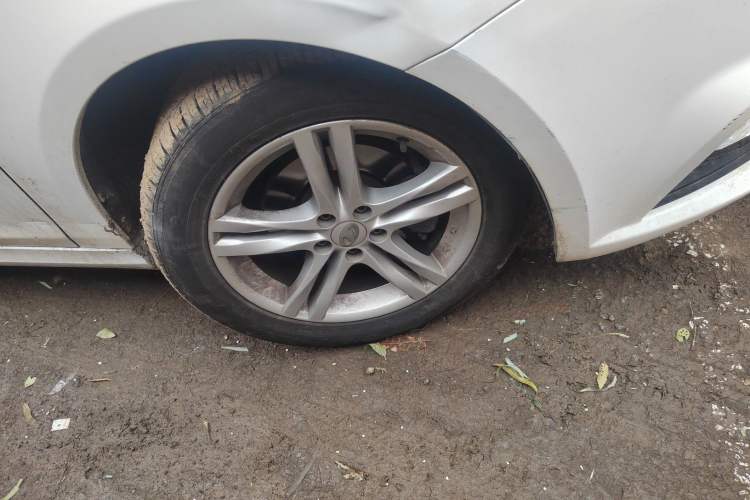 Used Bestune B30 2016 1.6L manual luxury version Right Front Wheel Hub