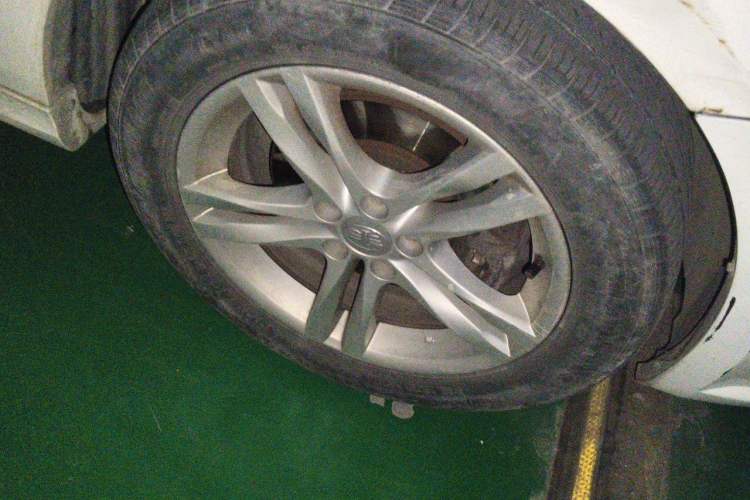 Used Bestune B30 2016 1.6L Automatic 10th Anniversary Edition Right Front Wheel Hub