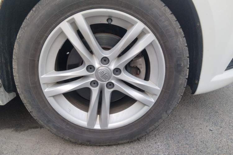 Used Bestune B30 2016 1.6L manual luxury version Right Front Wheel Hub
