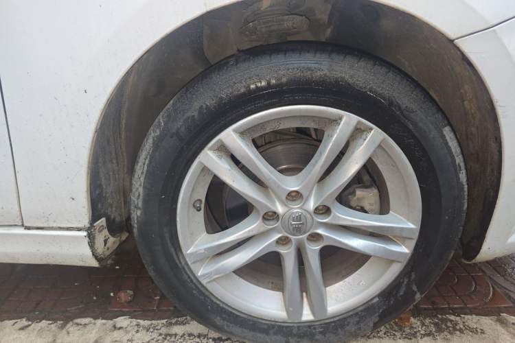 Used Bestune B30 2016 1.6L Automatic Luxury Model Right Front Wheel Hub