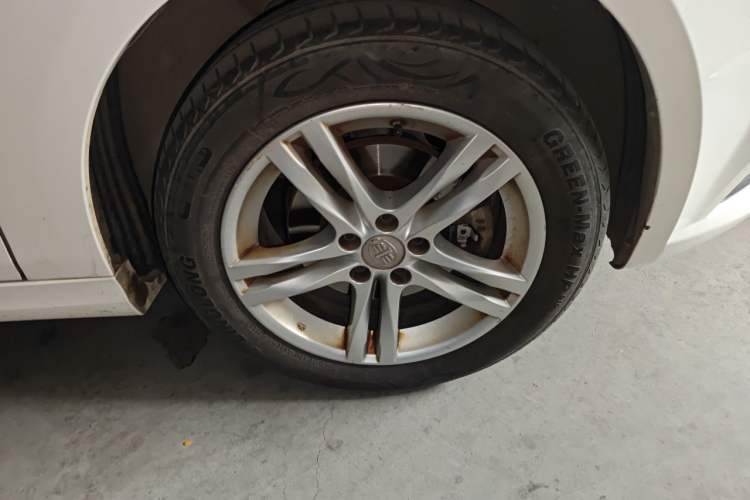 Used Bestune B30 2016 1.6L Automatic Luxury Model Right Front Wheel Hub
