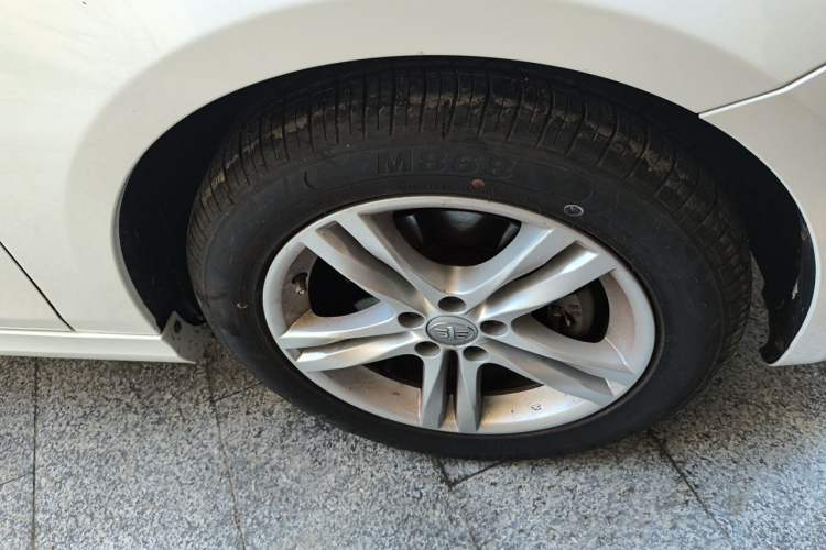 Used Bestune B30 2016 1.6L Automatic Luxury Model Right Front Wheel Hub