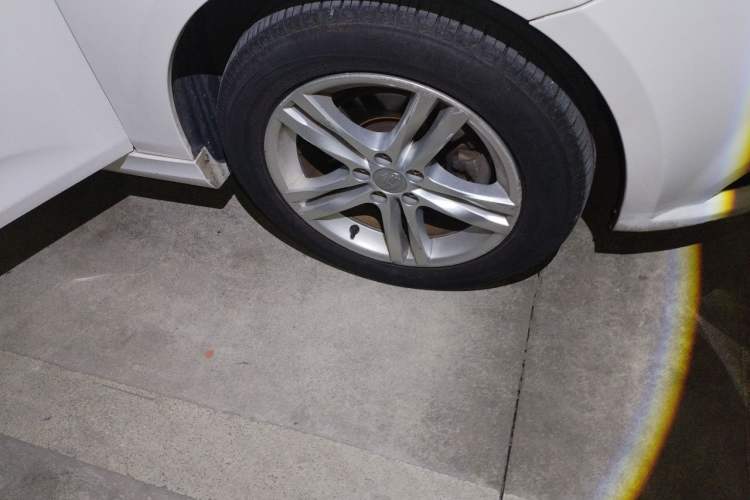 Used Bestune B30 2016 1.6L Automatic 10th Anniversary Edition Right Front Wheel Hub