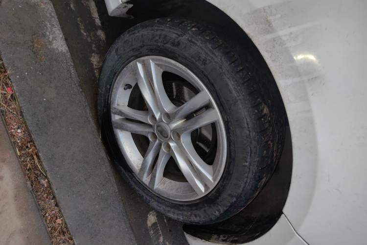 Used Bestune B30 2016 1.6L Automatic Luxury Model Right Front Wheel Hub