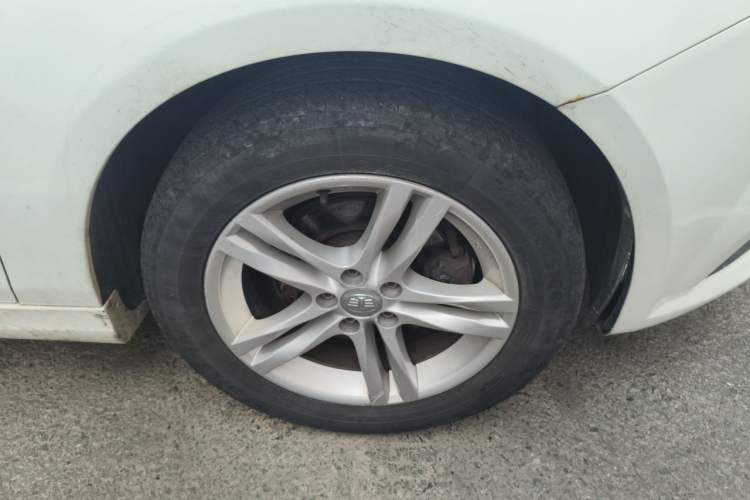 Used Bestune B30 2016 1.6L Automatic Premium Edition Right Front Wheel Hub