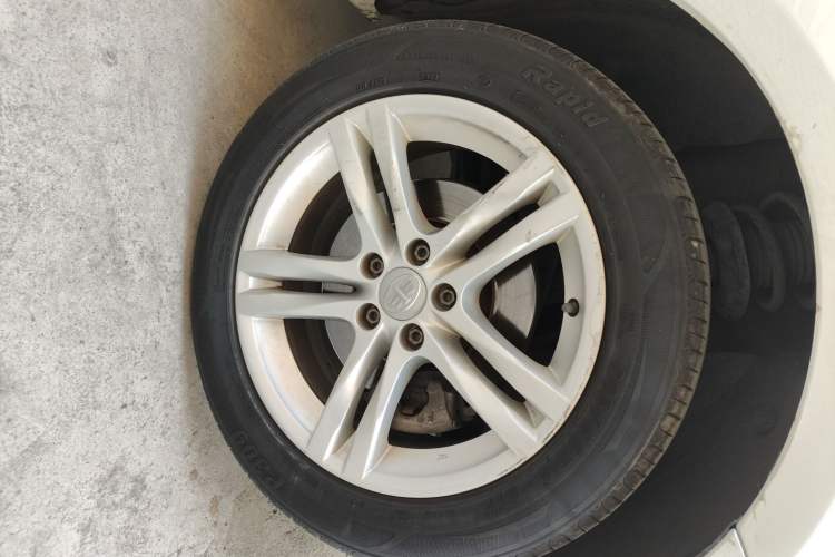 Used Bestune B30 2016 1.6L manual luxury version Right Front Wheel Hub