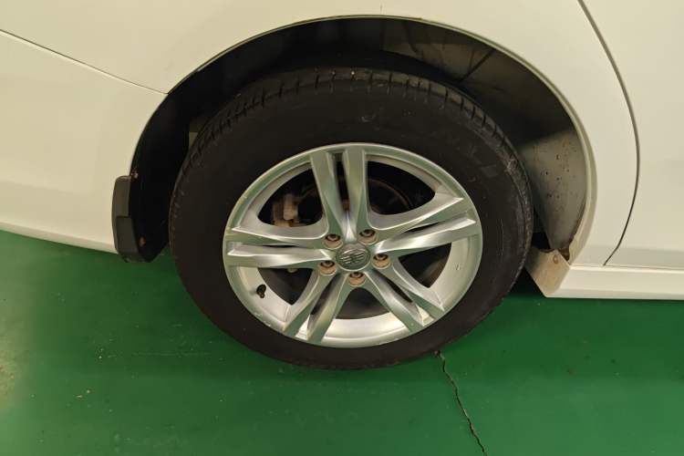 Used Bestune B30 2016 1.6L Automatic Luxury Model Right Rear Wheel Hub