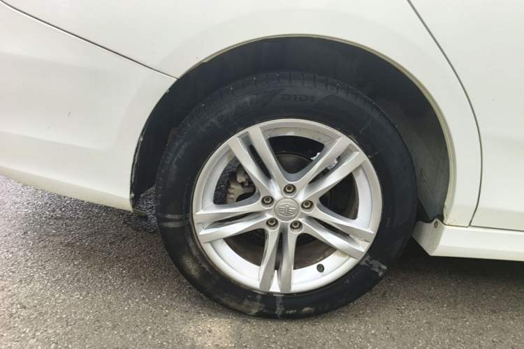 Used Bestune B30 2016 1.6L Automatic 10th Anniversary Edition Right Rear Wheel Hub