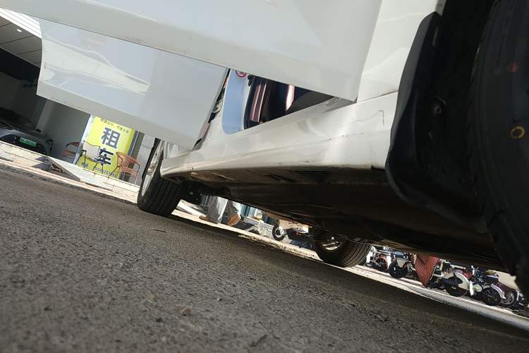 Used Bestune B30 2016 1.6L Automatic Luxury Model Right Side Sill