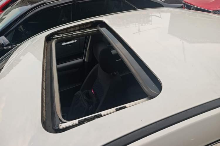 Used Bestune B30 2016 1.6L Automatic Luxury Model Roof