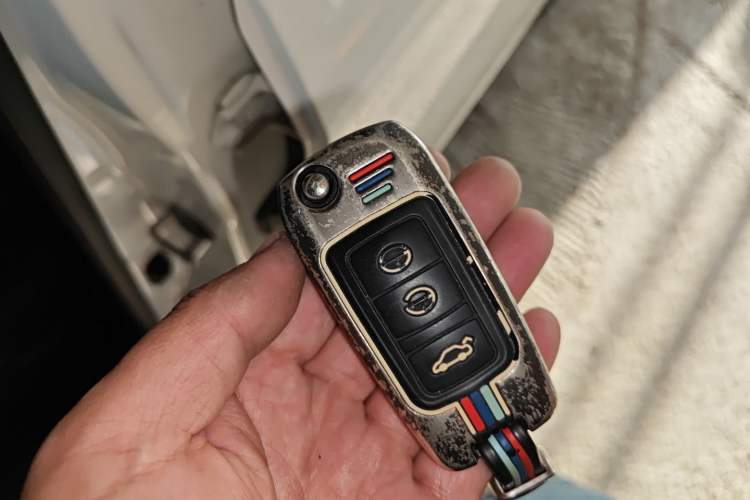 Used Bestune B30 2016 1.6L Automatic 10th Anniversary Edition Vehicle Key