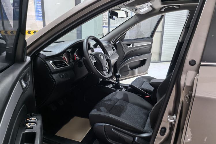 Used Bestune B30 2017 1.6L Manual Luxury Edition Interior 6