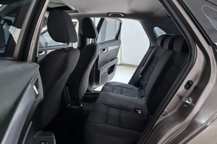Used Bestune B30 2017 1.6L Manual Luxury Edition Interior 7