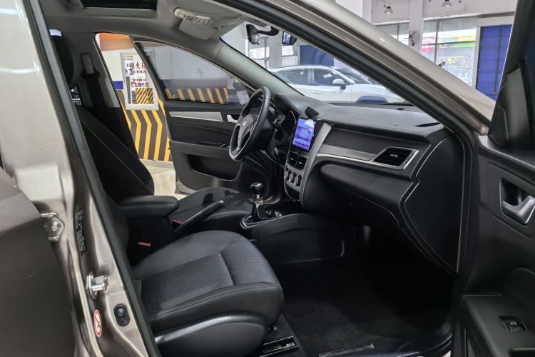 Used Bestune B30 2017 1.6L Manual Luxury Edition Interior 8