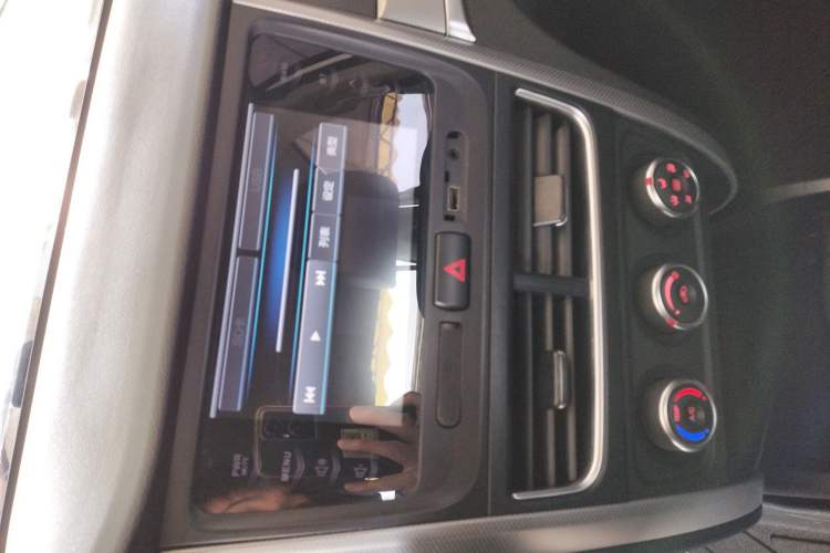 Used Bestune B30 2017 1.6L automatic comfort version Audio And AC Panel