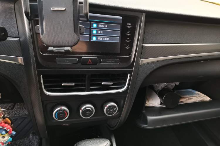 Used Bestune B30 2017 1.6L Automatic Luxury Model Audio And AC Panel