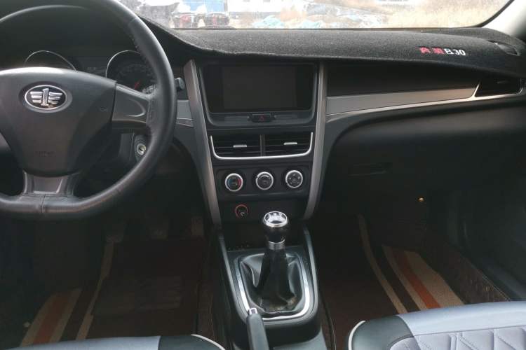 Used Bestune B30 2017 1.6L manual Comfort trim level Audio And AC Panel