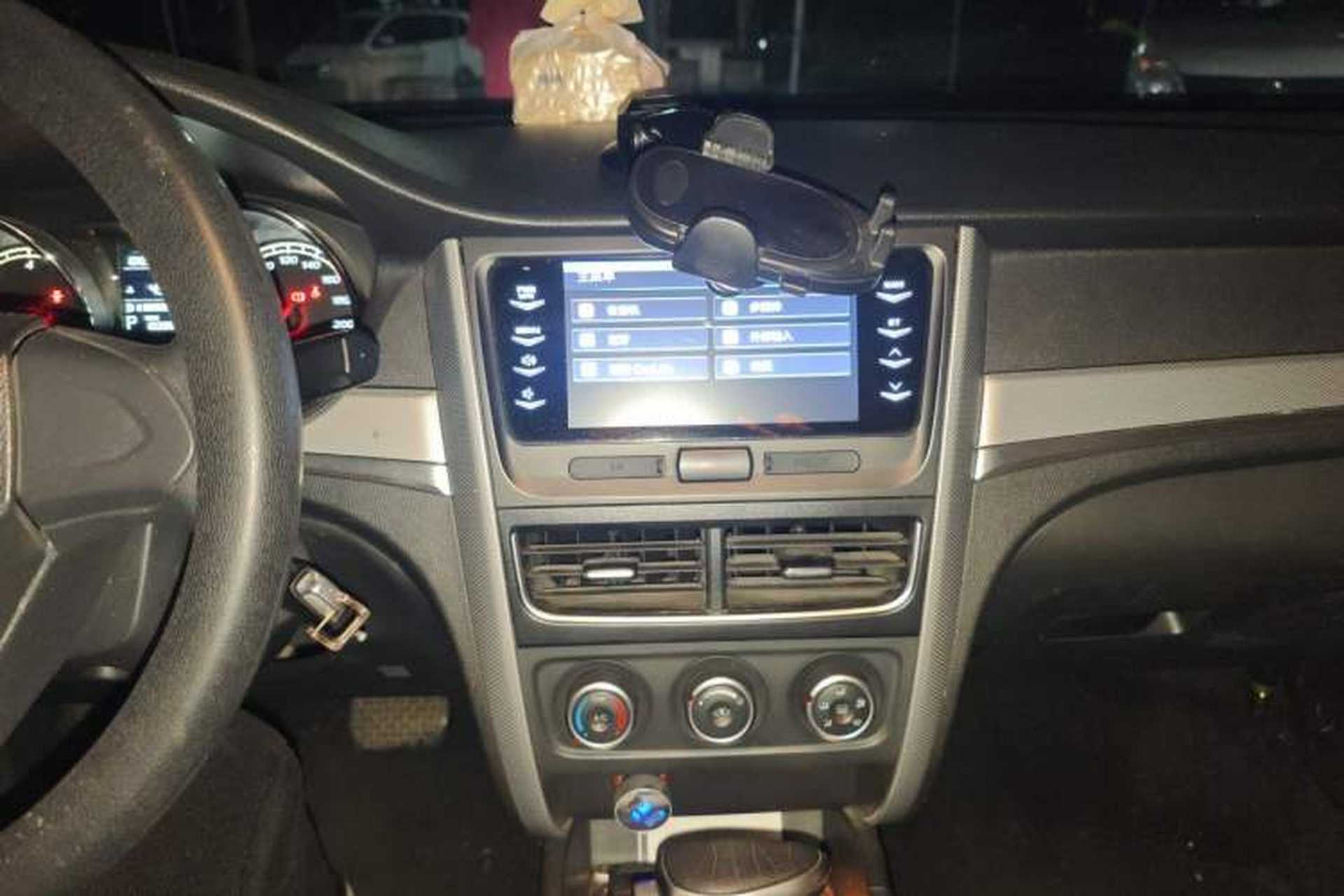 Used Bestune B30 2017 1.6L manual Comfort trim level Audio And AC Panel