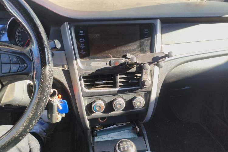 Used Bestune B30 2017 1.6L Manual Luxury Edition Audio And AC Panel