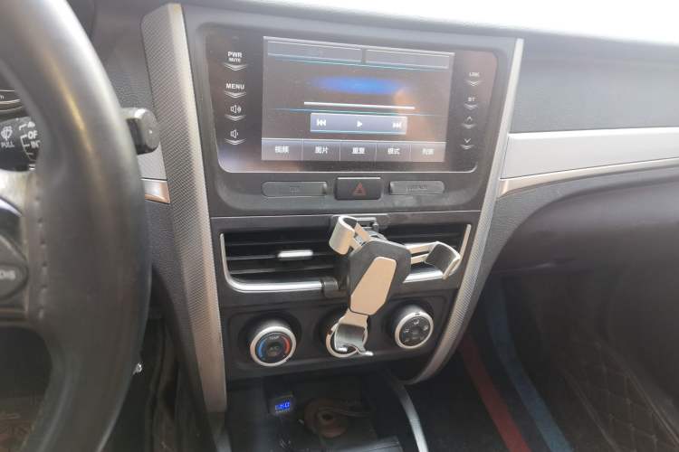 Used Bestune B30 2017 1.6L Manual Luxury Edition Audio And AC Panel