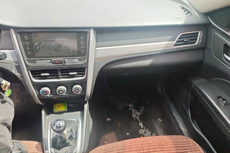 Used Bestune B30 2017 1.6L Manual Luxury Edition Audio And AC Panel