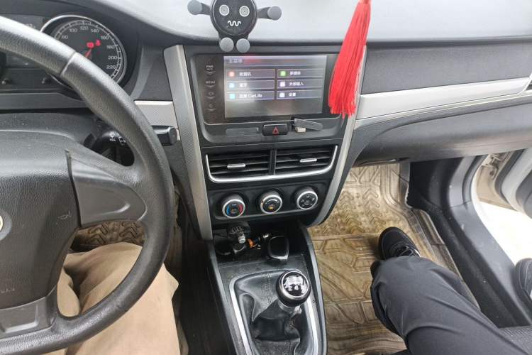 Used Bestune B30 2017 1.6L manual Comfort trim level Audio And AC Panel