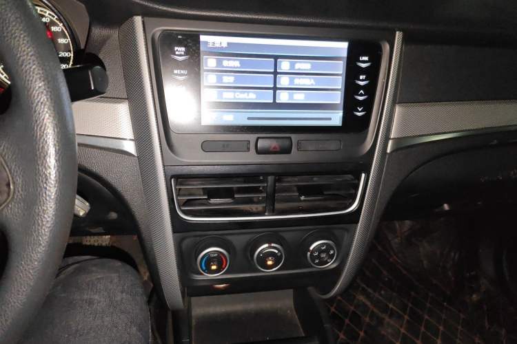 Used Bestune B30 2017 1.6L Manual Luxury Edition Audio And AC Panel