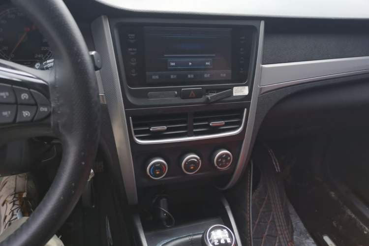 Used Bestune B30 2017 1.6L Manual Luxury Edition Audio And AC Panel