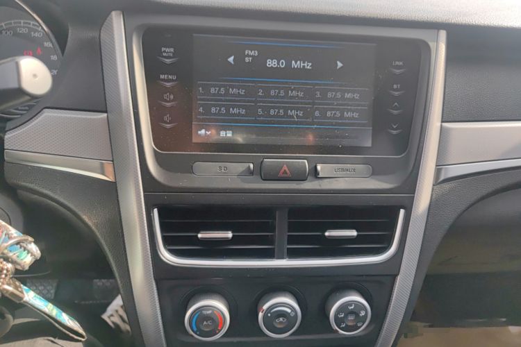 Used Bestune B30 2017 1.6L manual Comfort trim level Audio And AC Panel