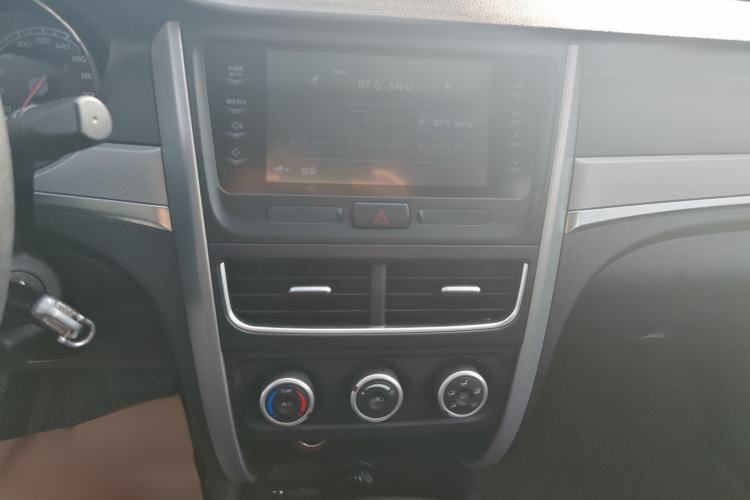 Used Bestune B30 2017 1.6L Automatic Prestige Edition Audio And AC Panel