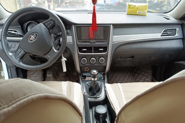 Used Bestune B30 2017 1.6L Manual Luxury Edition Center Console