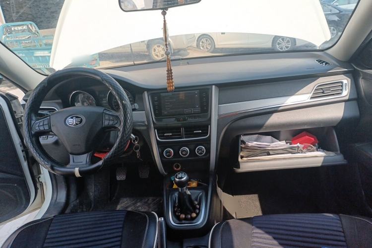 Used Bestune B30 2017 1.6L Manual Luxury Edition Center Console