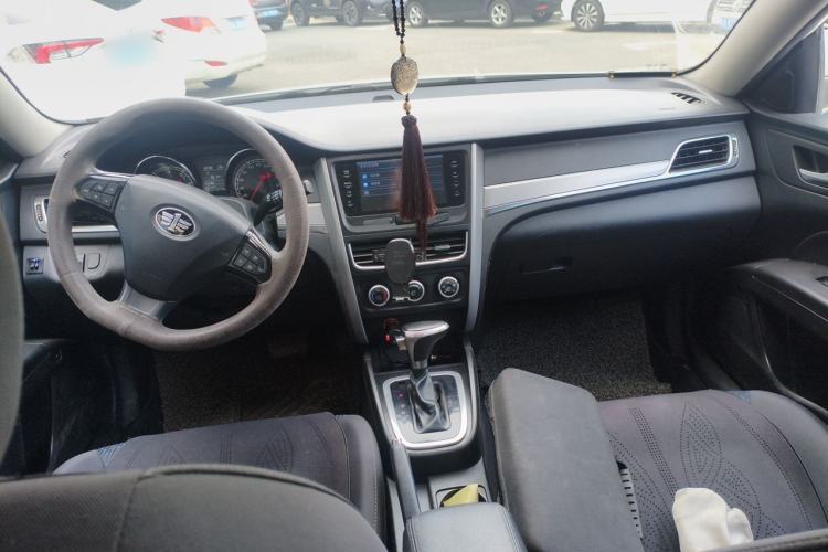Used Bestune B30 2017 1.6L Automatic Luxury Model Center Console