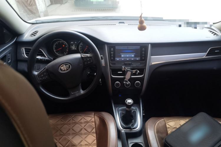 Used Bestune B30 2017 1.6L Manual Luxury Edition Center Console