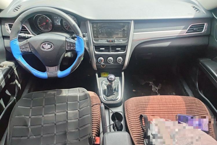Used Bestune B30 2017 1.6L Manual Luxury Edition Center Console