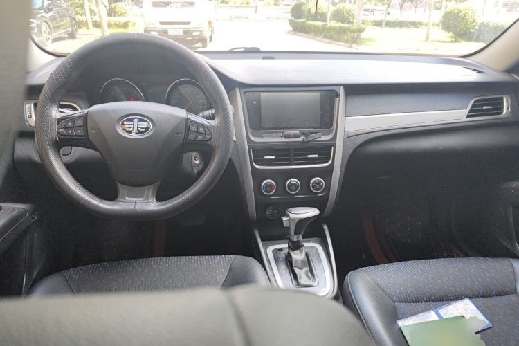 Used Bestune B30 2017 1.6L Automatic Prestige Edition Center Console