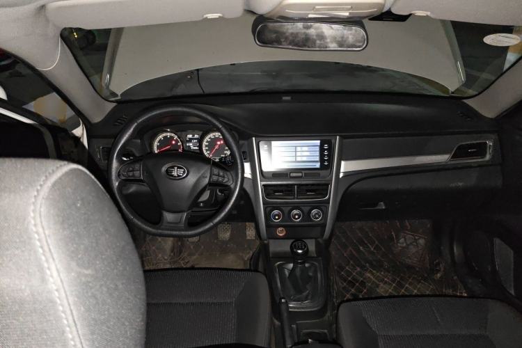 Used Bestune B30 2017 1.6L Manual Luxury Edition Center Console