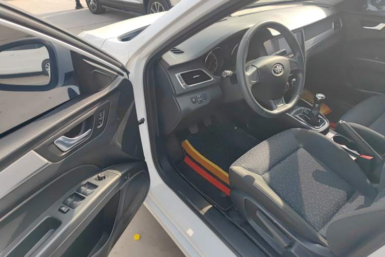 Used Bestune B30 2017 1.6L manual Comfort trim level Driver Seat
