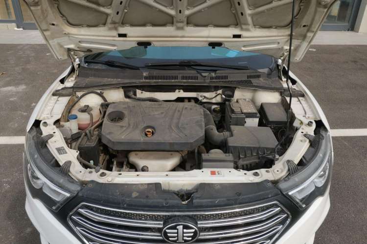 Used Bestune B30 2017 1.6L manual Comfort trim level Engine Bay