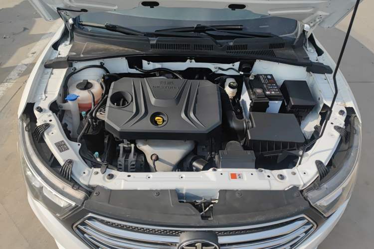 Used Bestune B30 2017 1.6L manual Comfort trim level Engine Bay