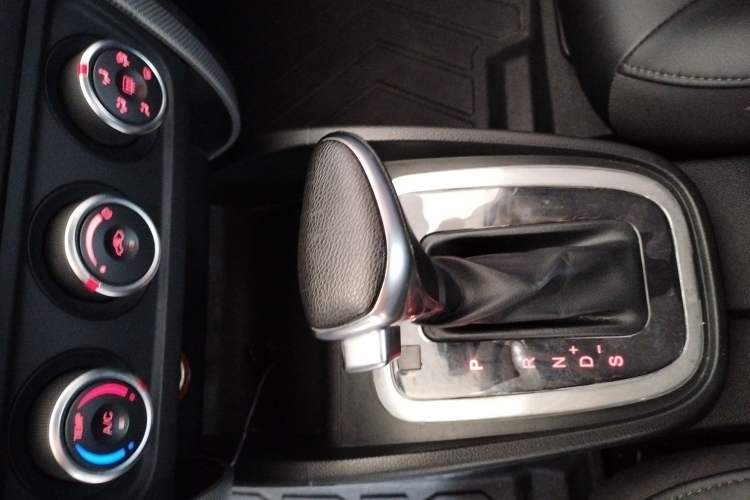 Used Bestune B30 2017 1.6L automatic comfort version Gear Lever