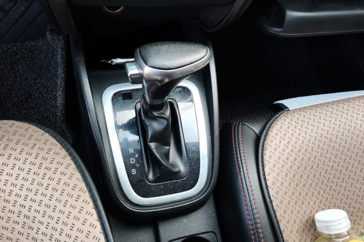 Used Bestune B30 2017 1.6L Automatic Luxury Model Gear Lever