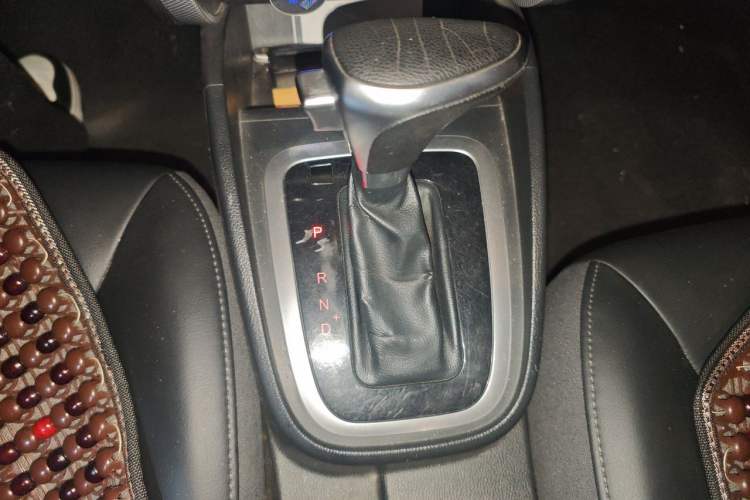 Used Bestune B30 2017 1.6L manual Comfort trim level Gear Lever