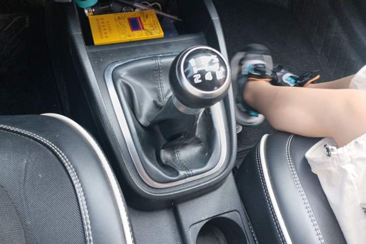 Used Bestune B30 2017 1.6L Manual Luxury Edition Gear Lever